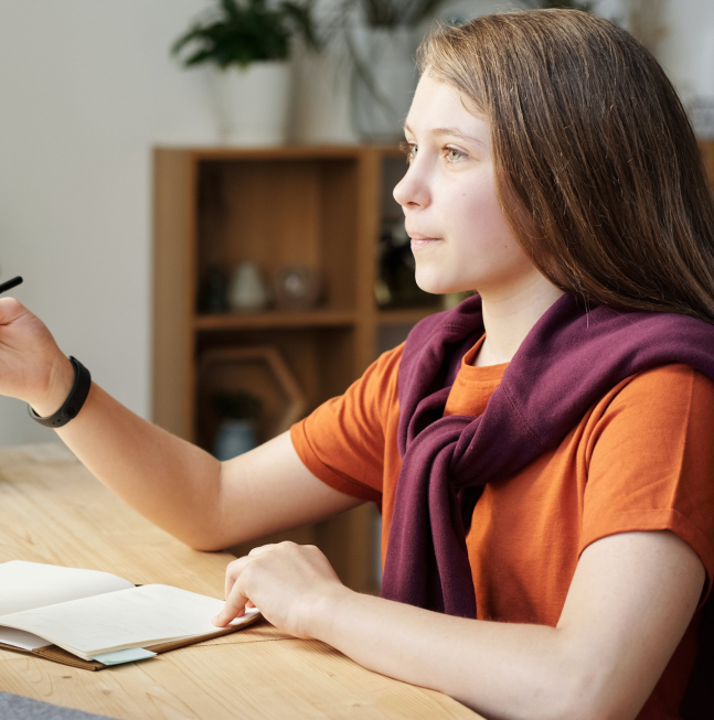 Girl studying online in front of Computer | About us | Avatar Learning Center | Online STEM Tutoring